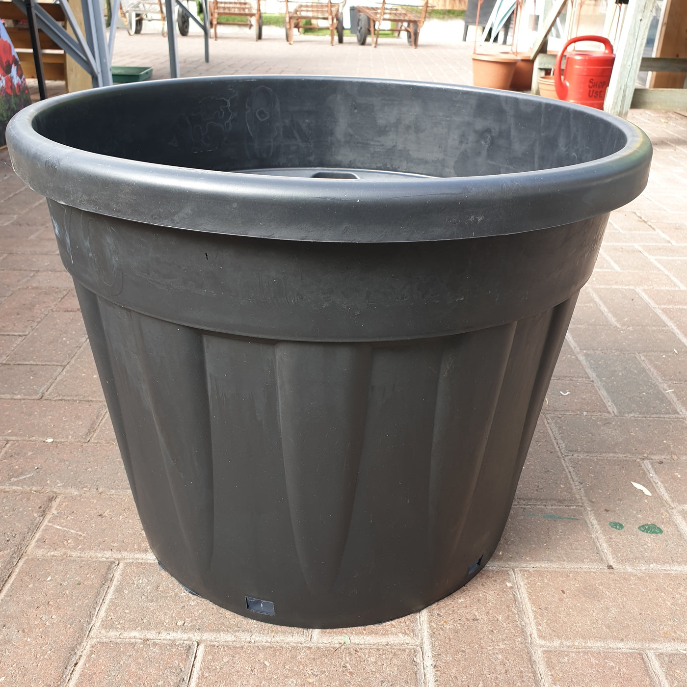 70l plant pot Fenice 70 Litre Black Plastic Pot – Whitakers Garden Centre